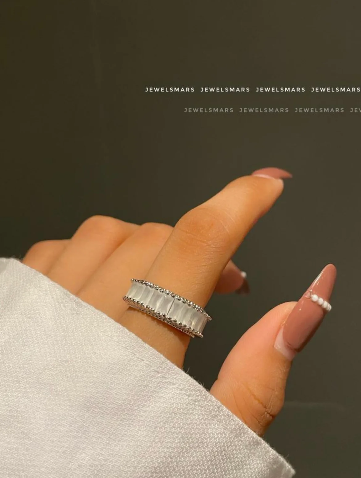 Taylor Ring Band- white - Image 3