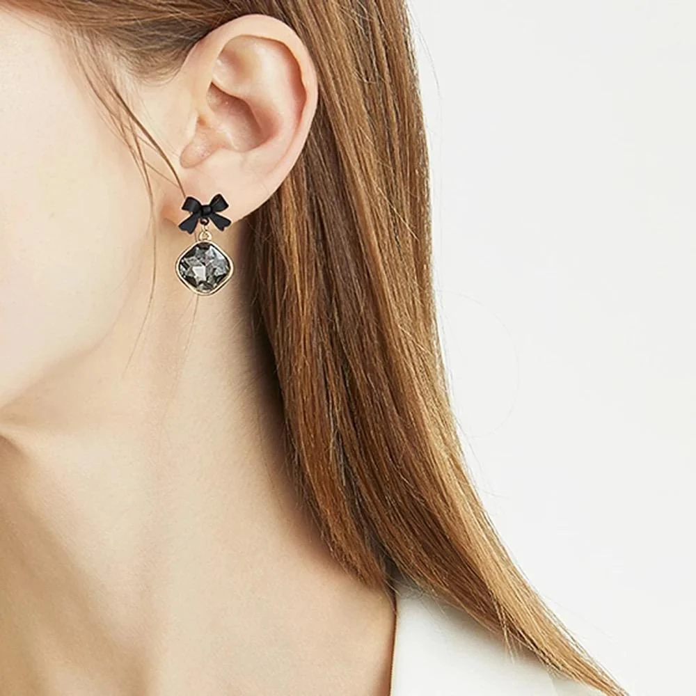 The Black Bow Earrings - Image 5