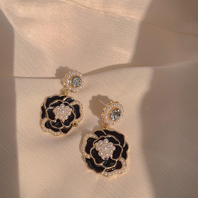 The Black Rose Korean Earrings - Image 3