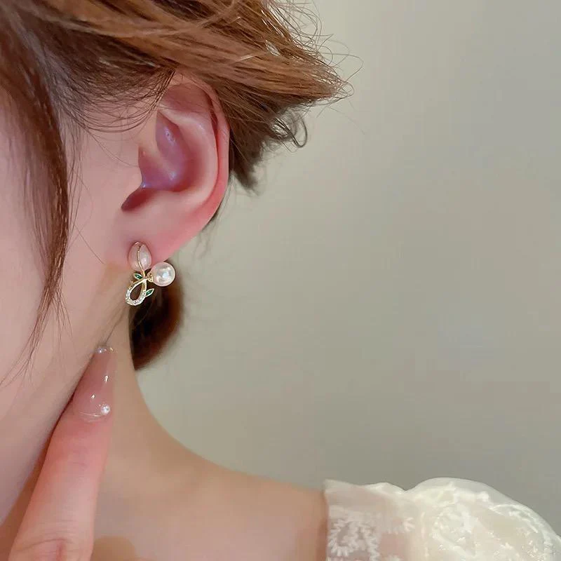 The Rose Lover Minimal Earrings - Image 3