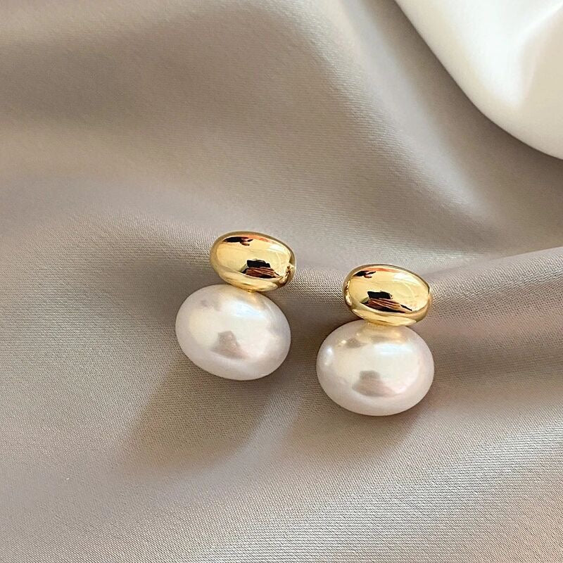 The Staple Pearl Earrings - Image 2