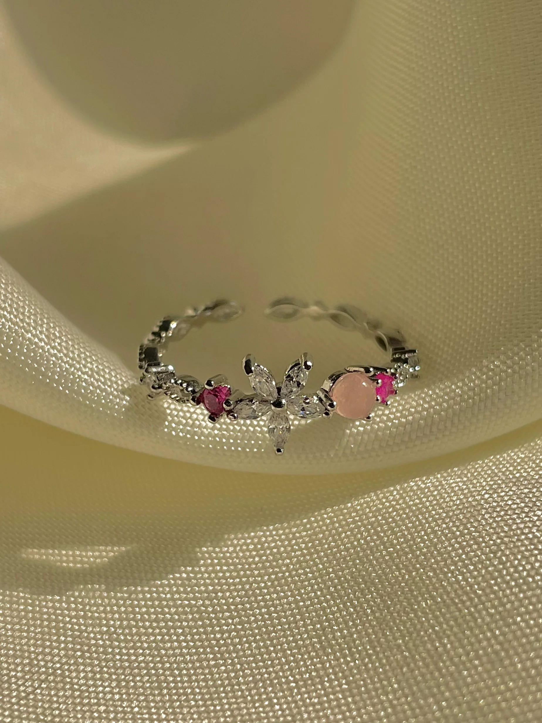 Tinkerbell Flower detailed Dreamy Ring - silver