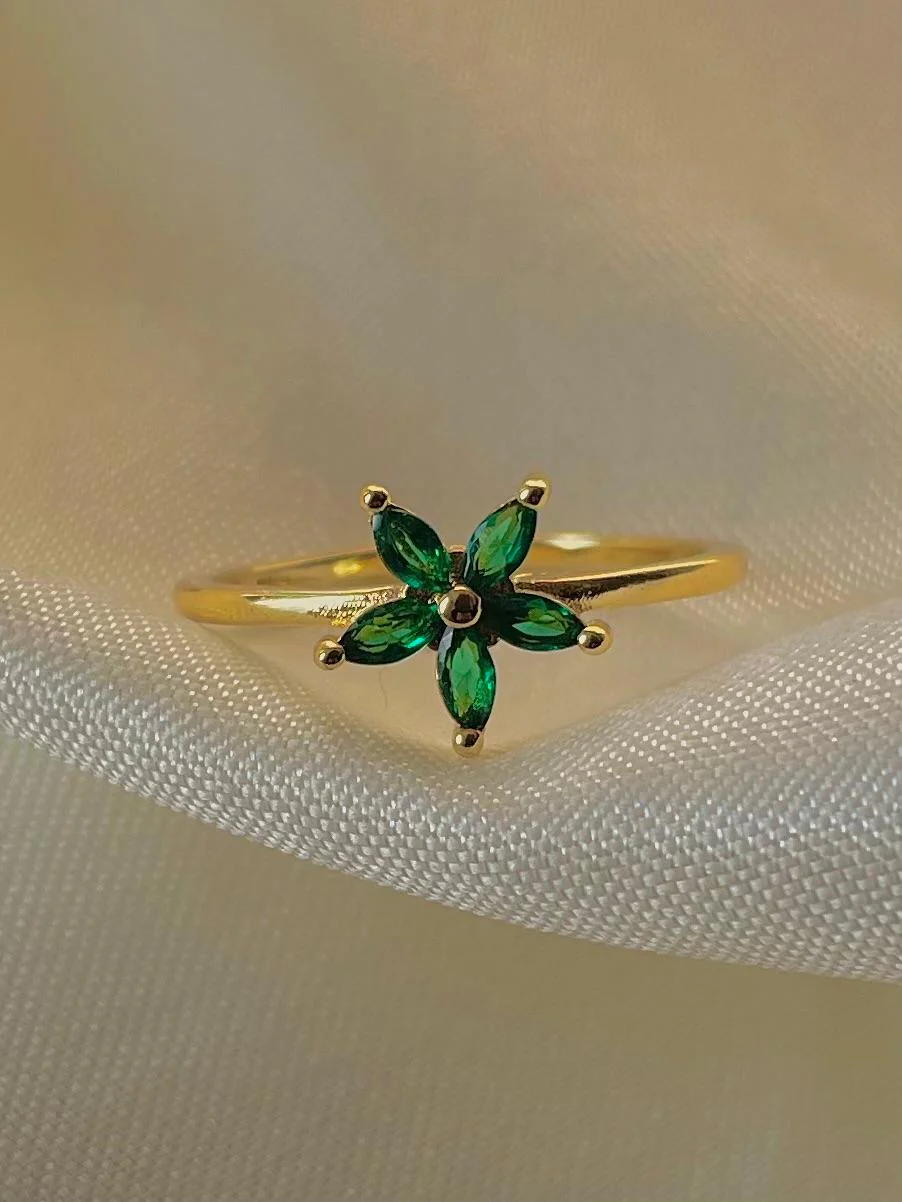 Tinkerbell Flower Ring- green - Image 2