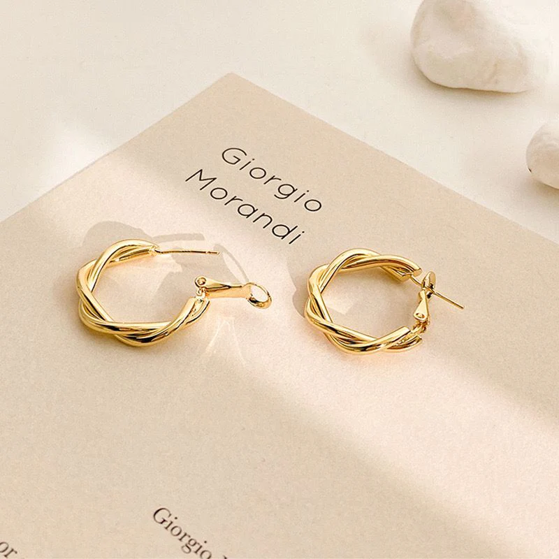 Tiny twisted Hoops - Image 3