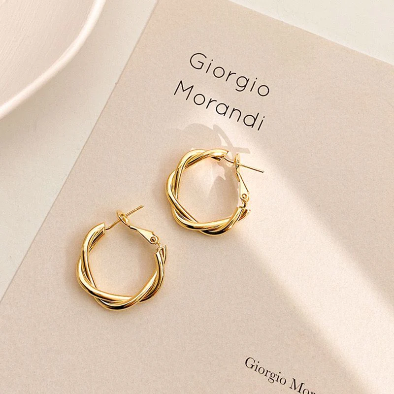 Tiny twisted Hoops - Image 4