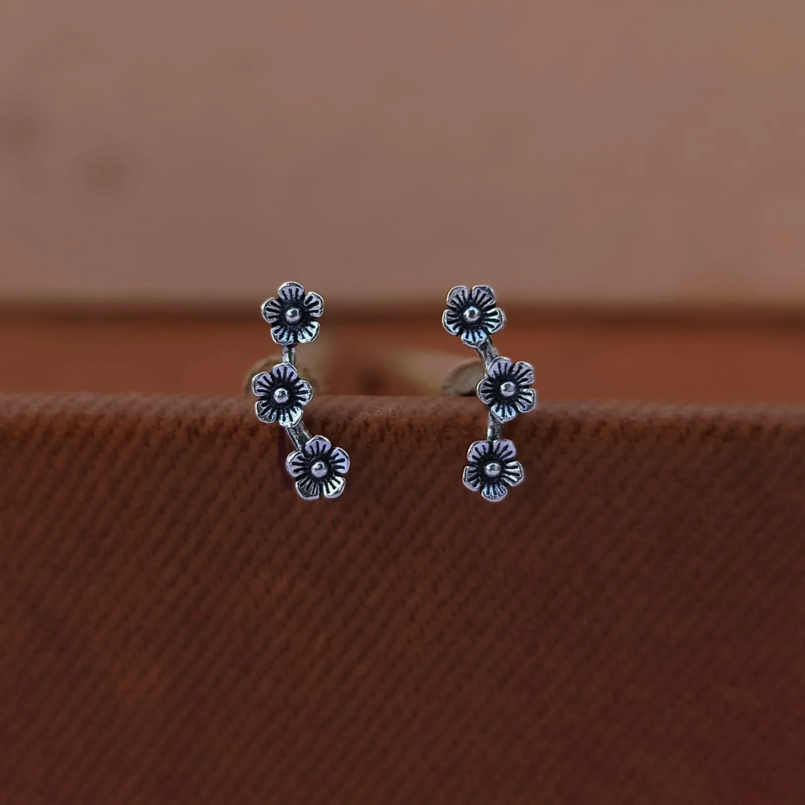 TRIPLE FLOWER- tiny stud earrings