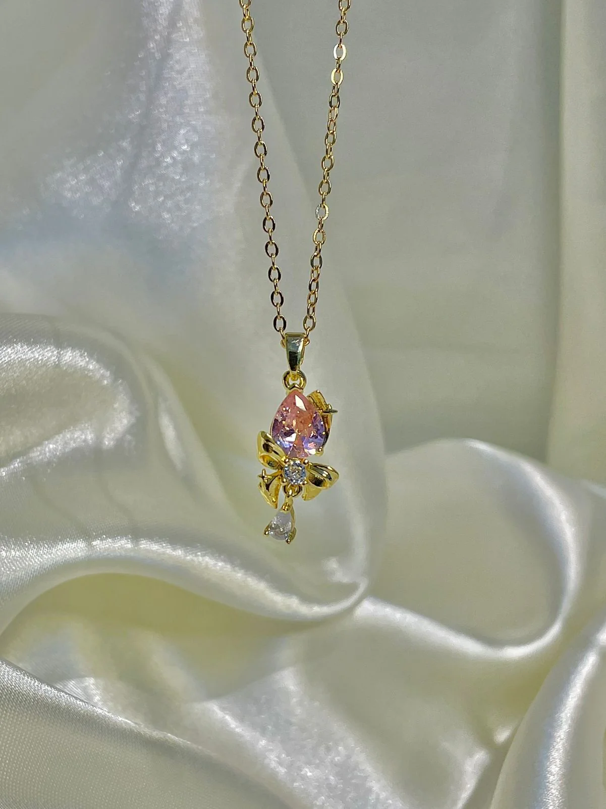 Tulip Bow drop Necklace - Image 3