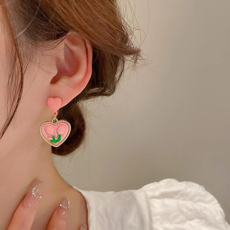 Tulip Heart Earrings - Image 4