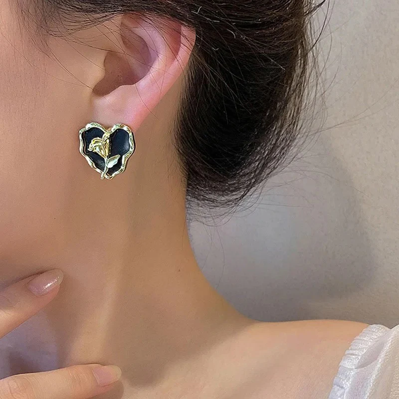 Tulip Heart Earrings- black - Image 3