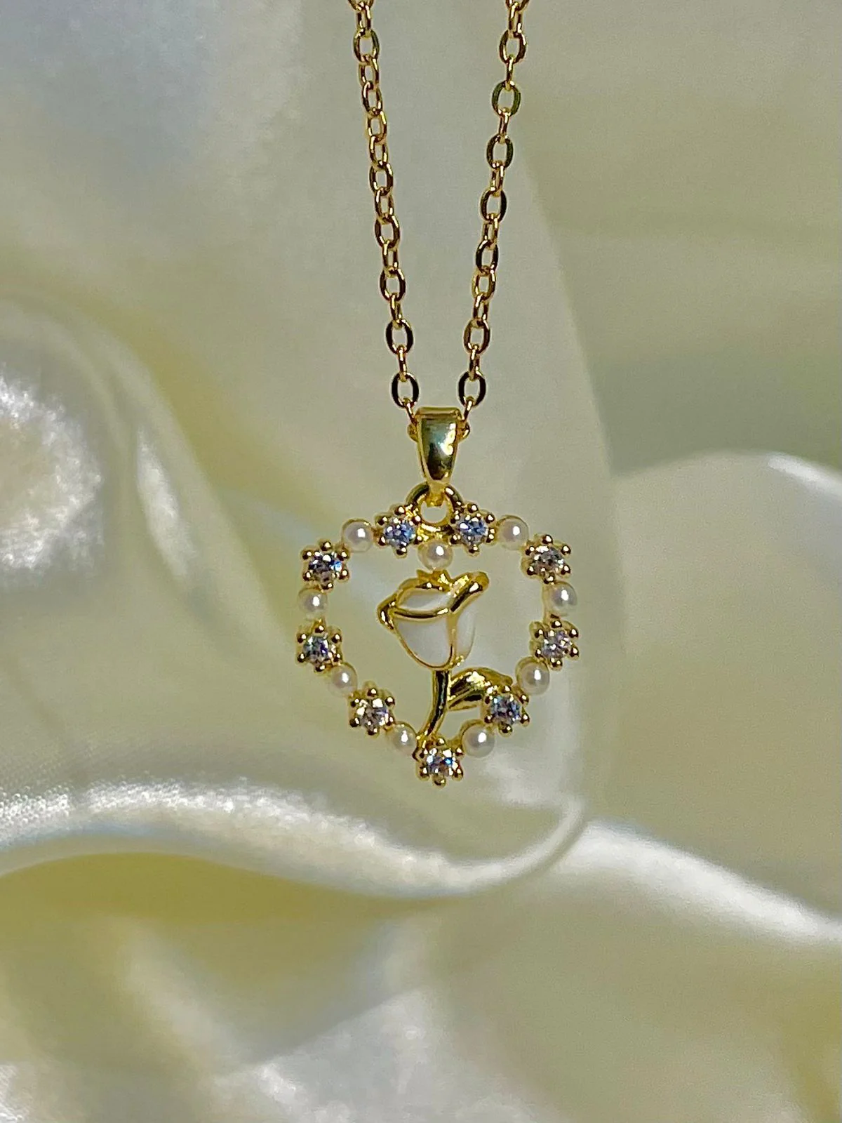 Tulip In The Heart Dreamy Necklace - Image 3