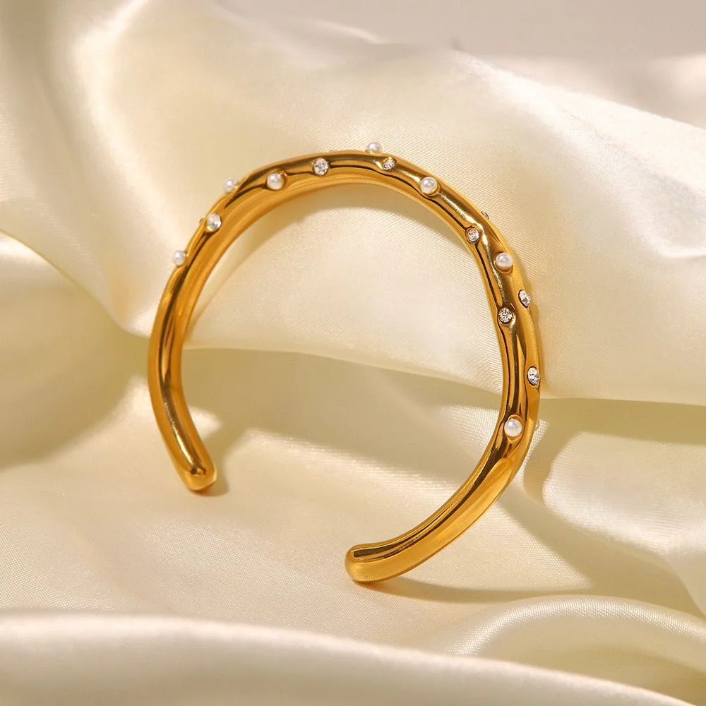 Premium Pearl & rhinestone Gold Bracelet - Image 3