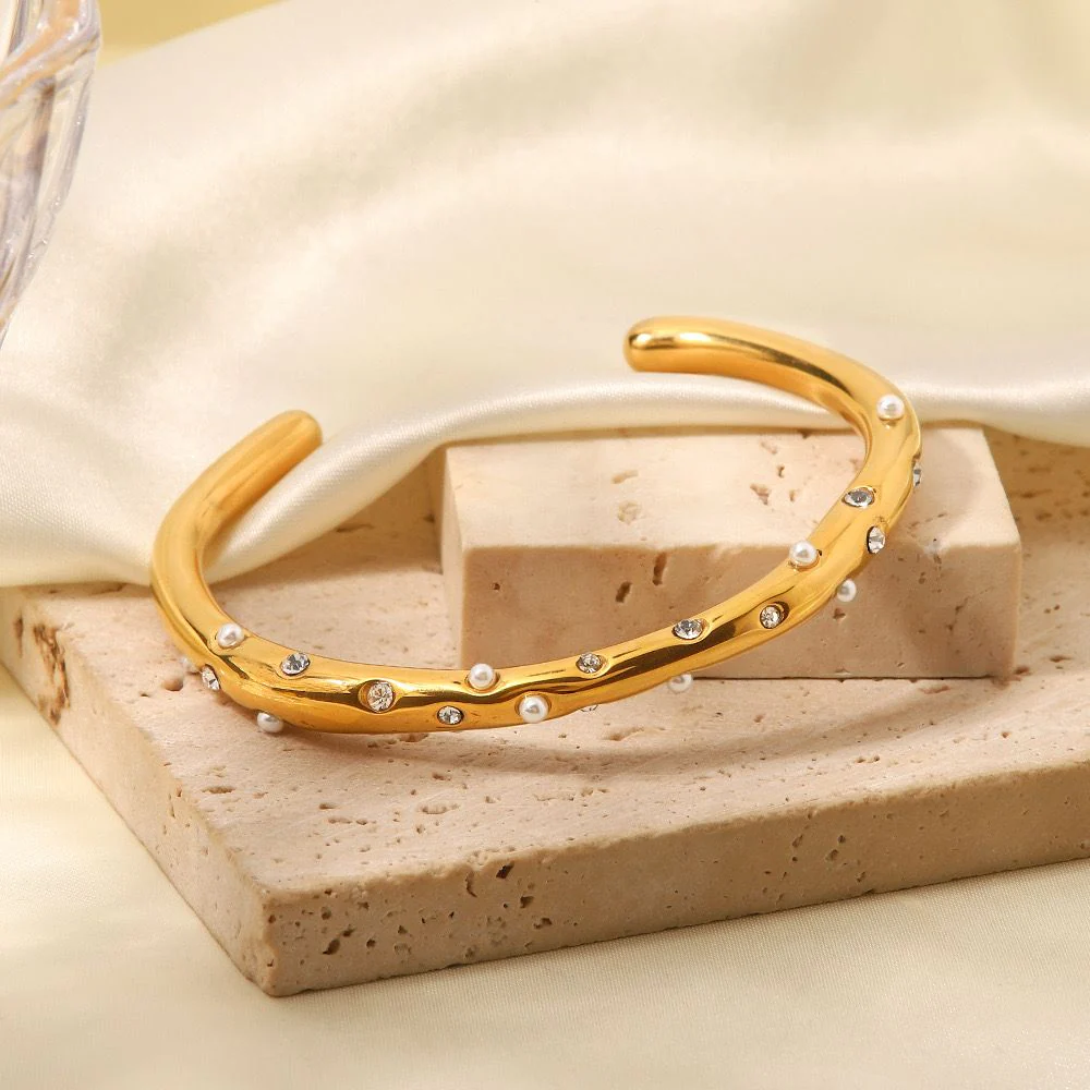 Premium Pearl & rhinestone Gold Bracelet - Image 6