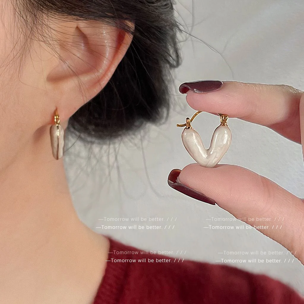 Twist of Heart Hoop Earrings - Image 5