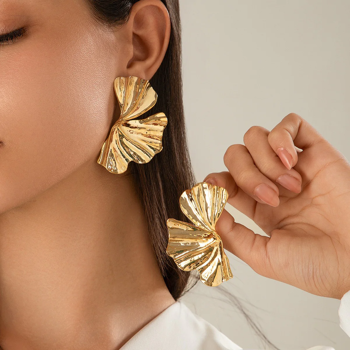 Twisted Florette Earrings - Image 3