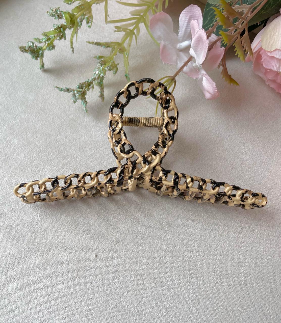 Twisted Wild Claw Clip