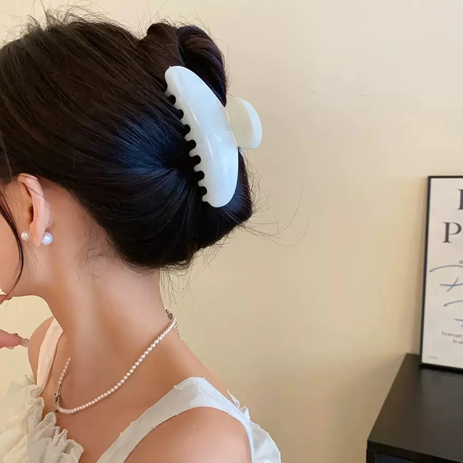 Vanilla Babe Claw Clip - Image 2