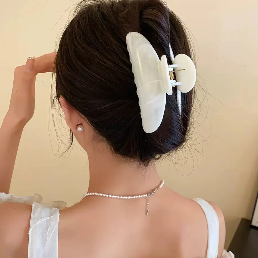 Vanilla Babe Claw Clip - Image 3