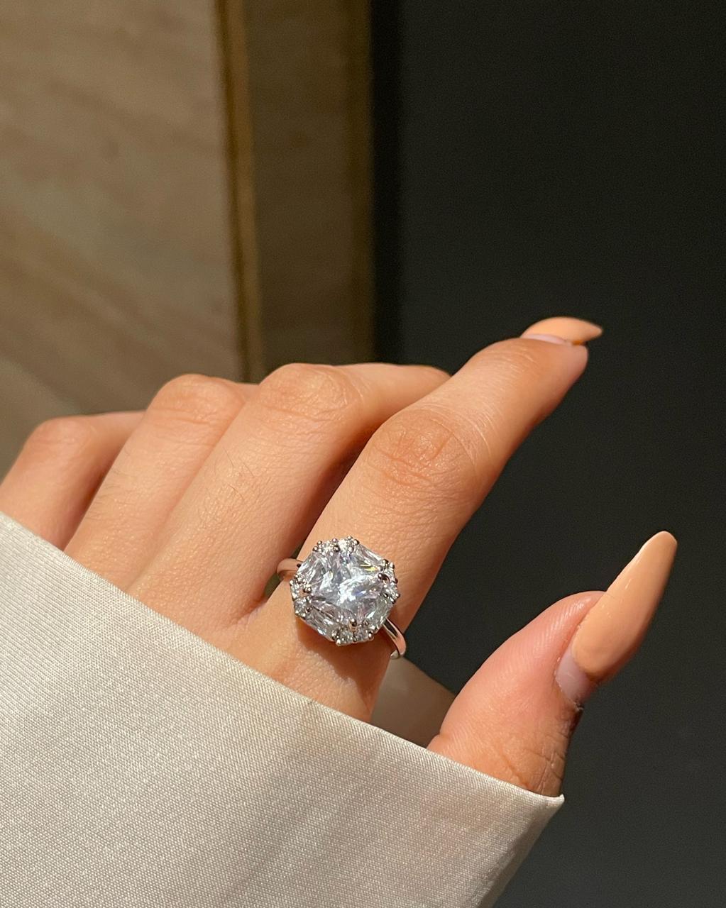 Venice Big Solitaire Ring - Image 2