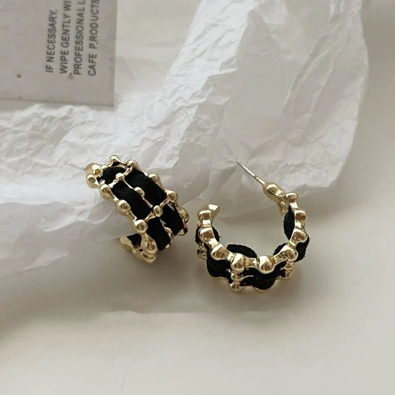 Very Black Velvet earrings - Image 5