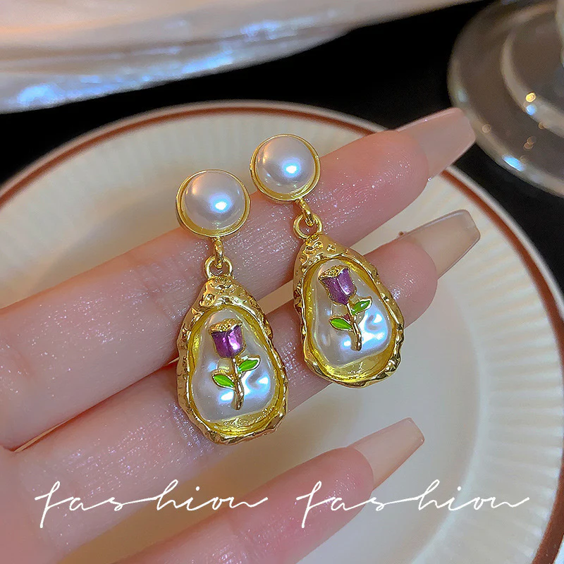 Vintage Opulence Pearl Earrings - Image 2