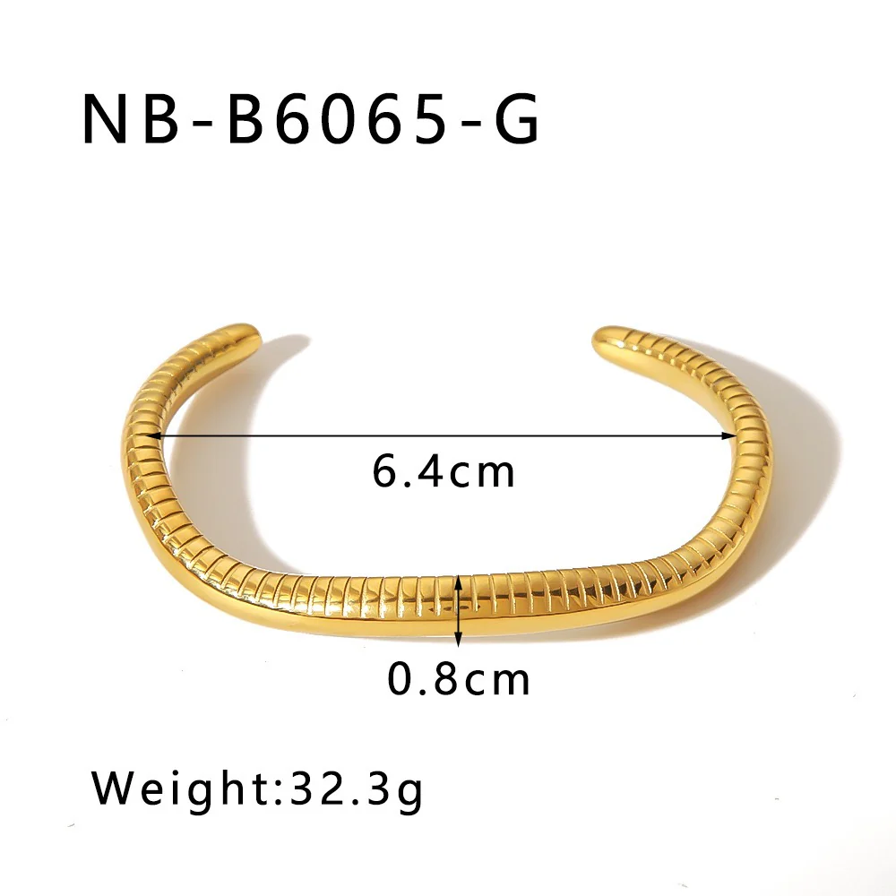 Vogue-coded Gold Bracelet - Image 4