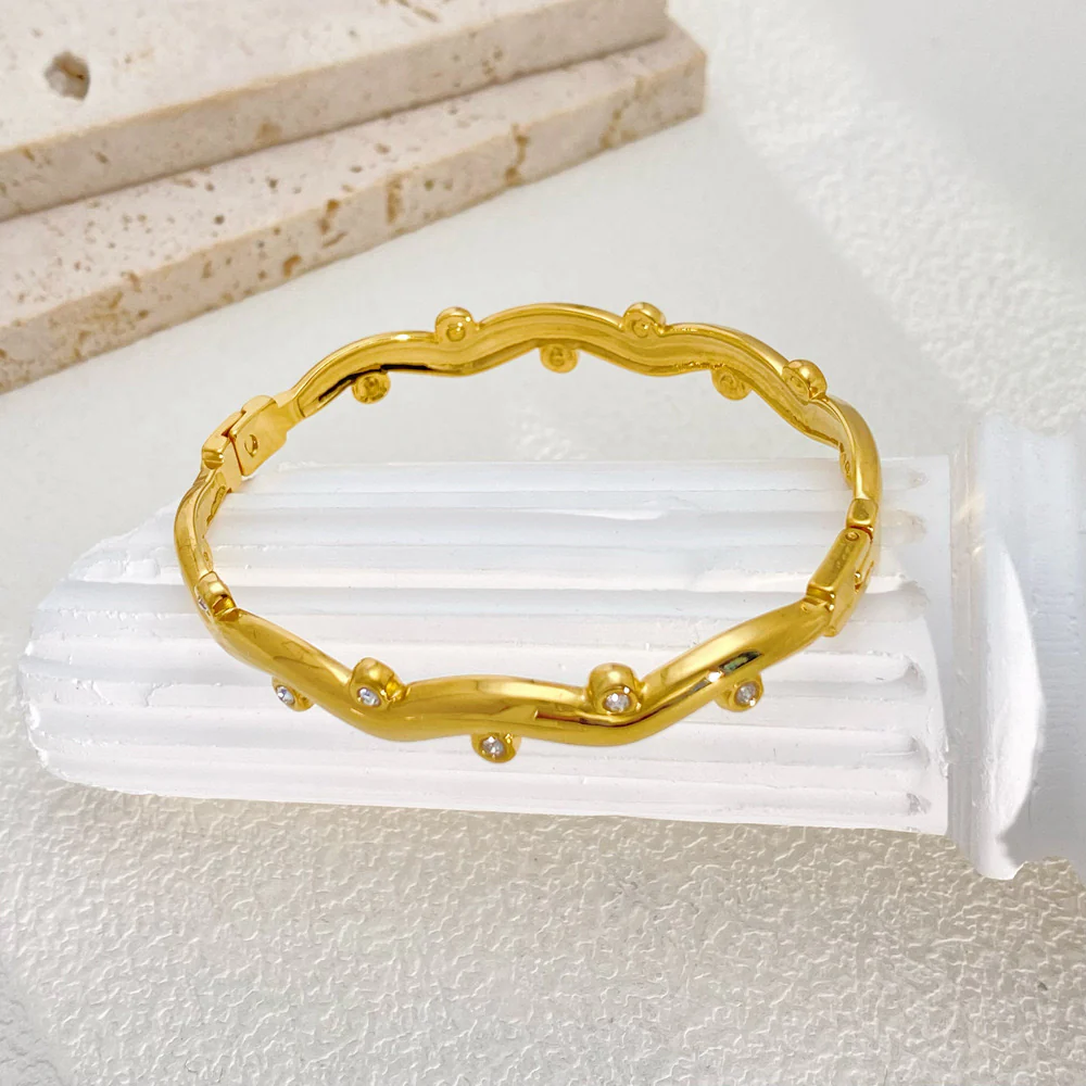 Wavy Amber Studded Bracelet - Image 2