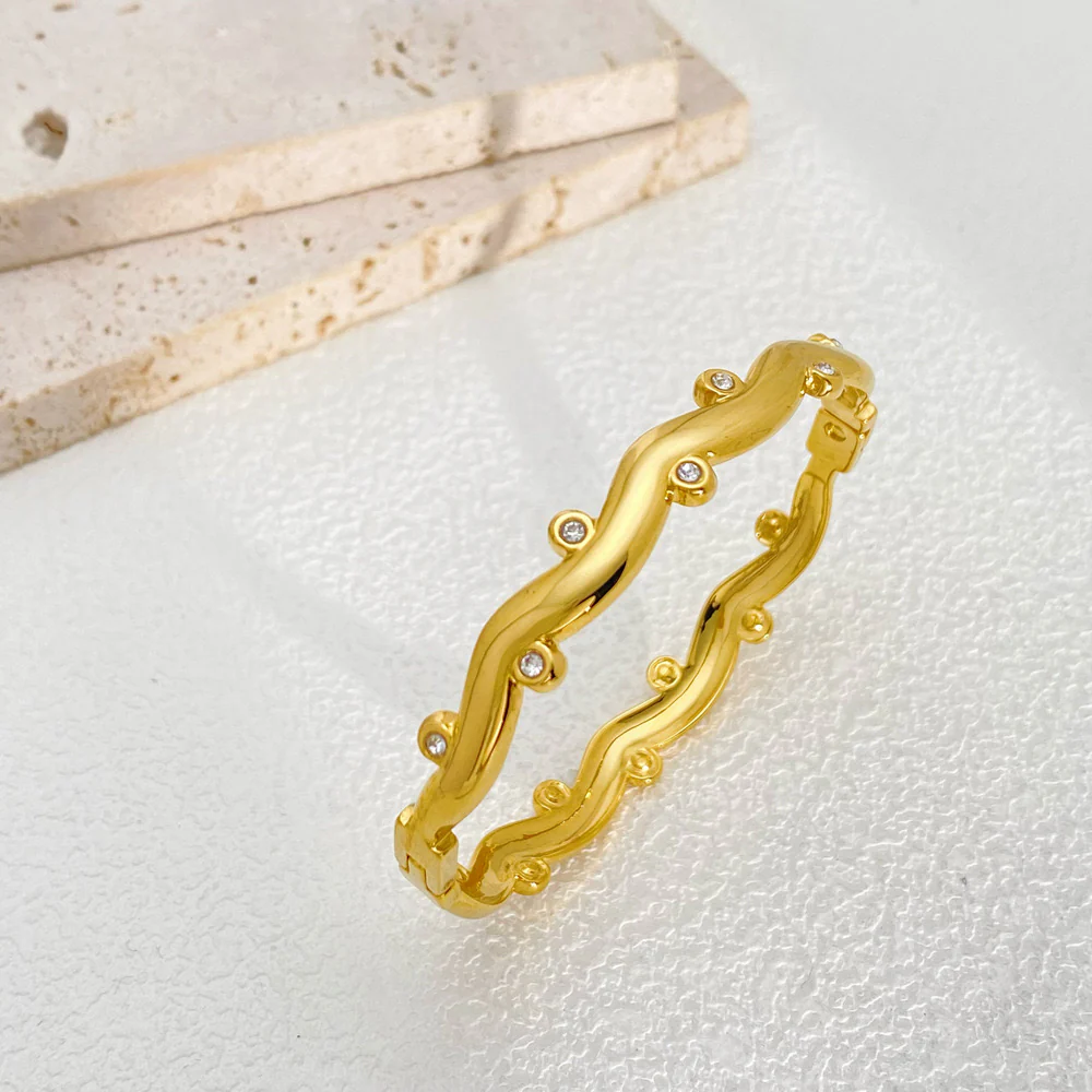 Wavy Amber Studded Bracelet - Image 3