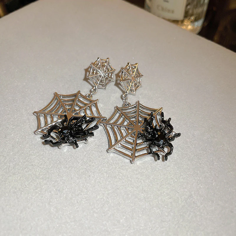 Webbed Baddie Earring - Image 3
