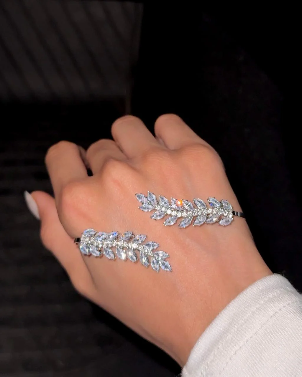 Wedding Day Hand Jewellery - Image 2