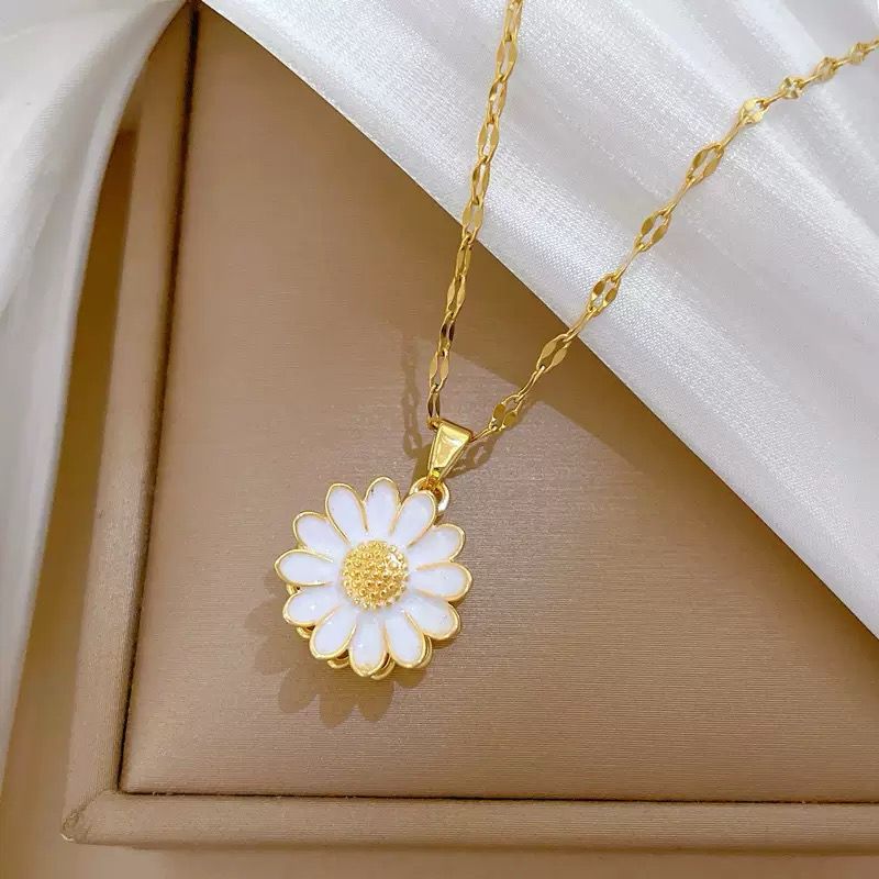 Will you be my Daisy? Necklace - Image 3