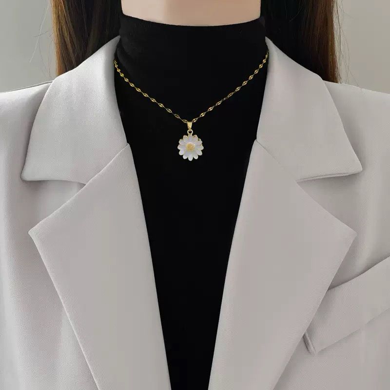 Will you be my Daisy? Necklace - Image 4