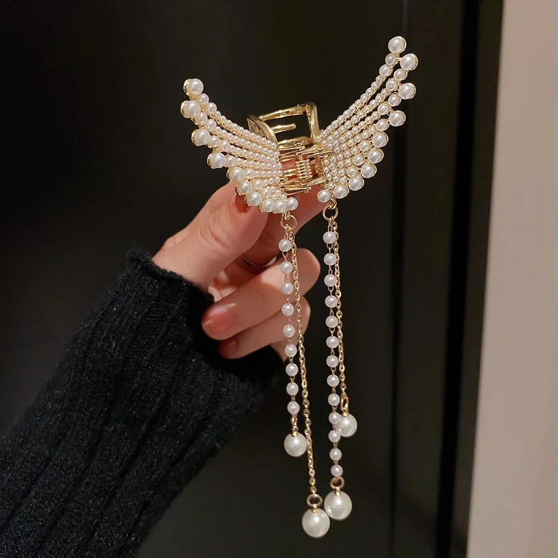 Wings Claw Clutcher
