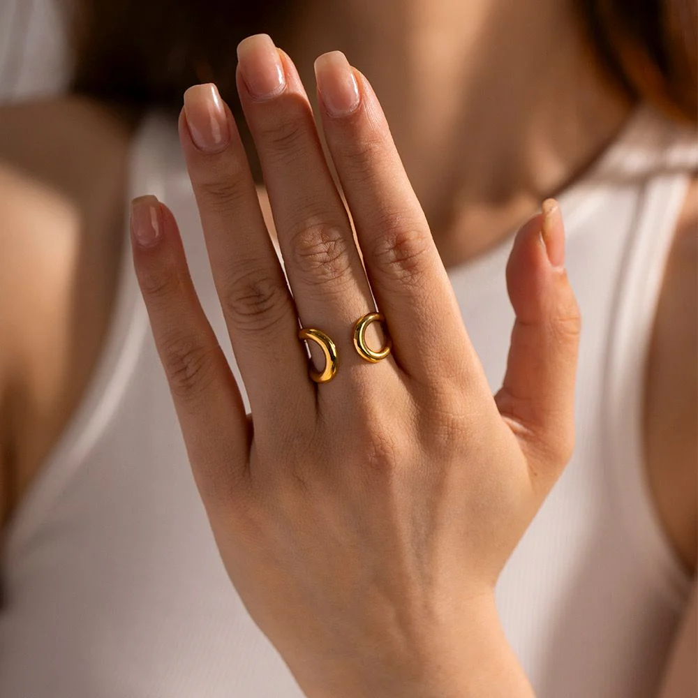 Wrap me Pretty! Gold Ring - Image 3