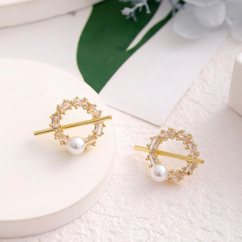 Your Highness Pearl Earrings - Image 6