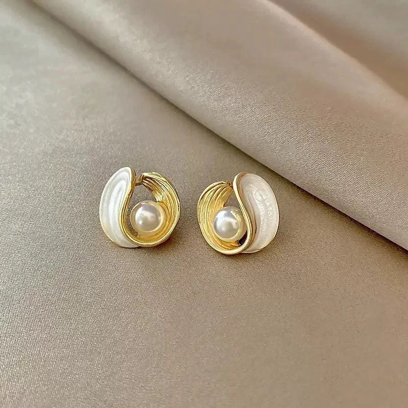 Yumiko Sweet Pearl Earrings- white - Image 5